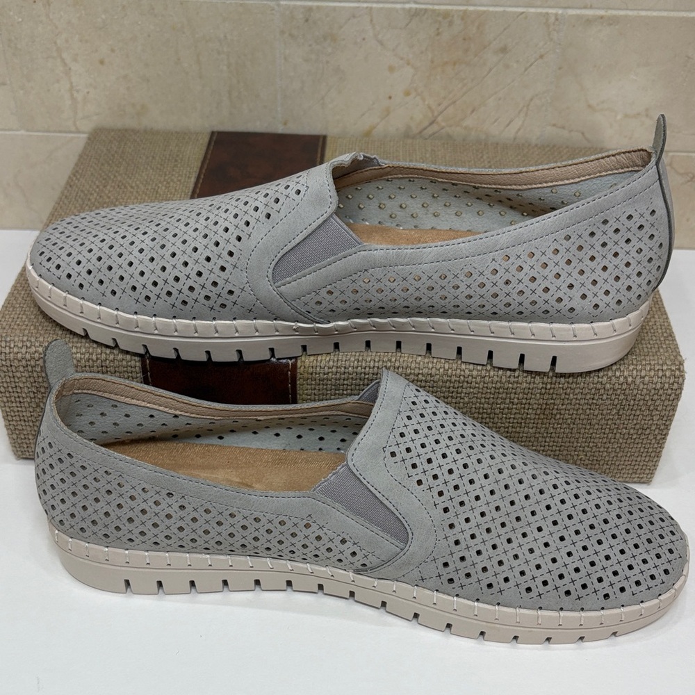 Easy Street Wonen’s Laser Cut Perforated Gray Slip-Ons, 9 - Picture 5 of 9